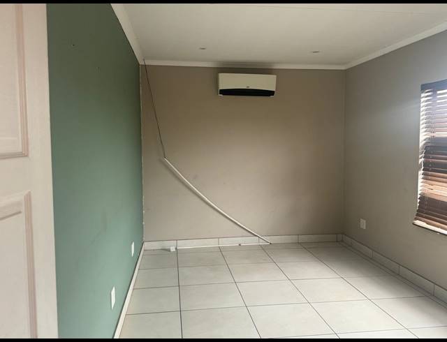 1,250M² BUSINESS TO LET IN MAPLETON